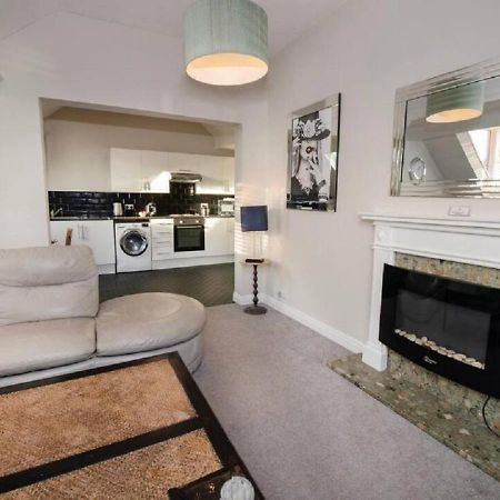 Sandmartin - Top Floor 3-Bed Apartment Sea Views & Parking Scarborough Exterior photo